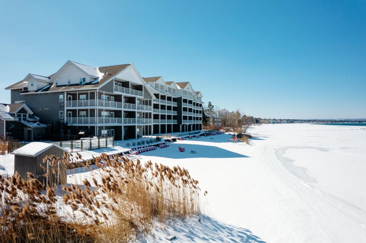 Cherry Tree Inn & Suites Траверс-Сити Экстерьер фото