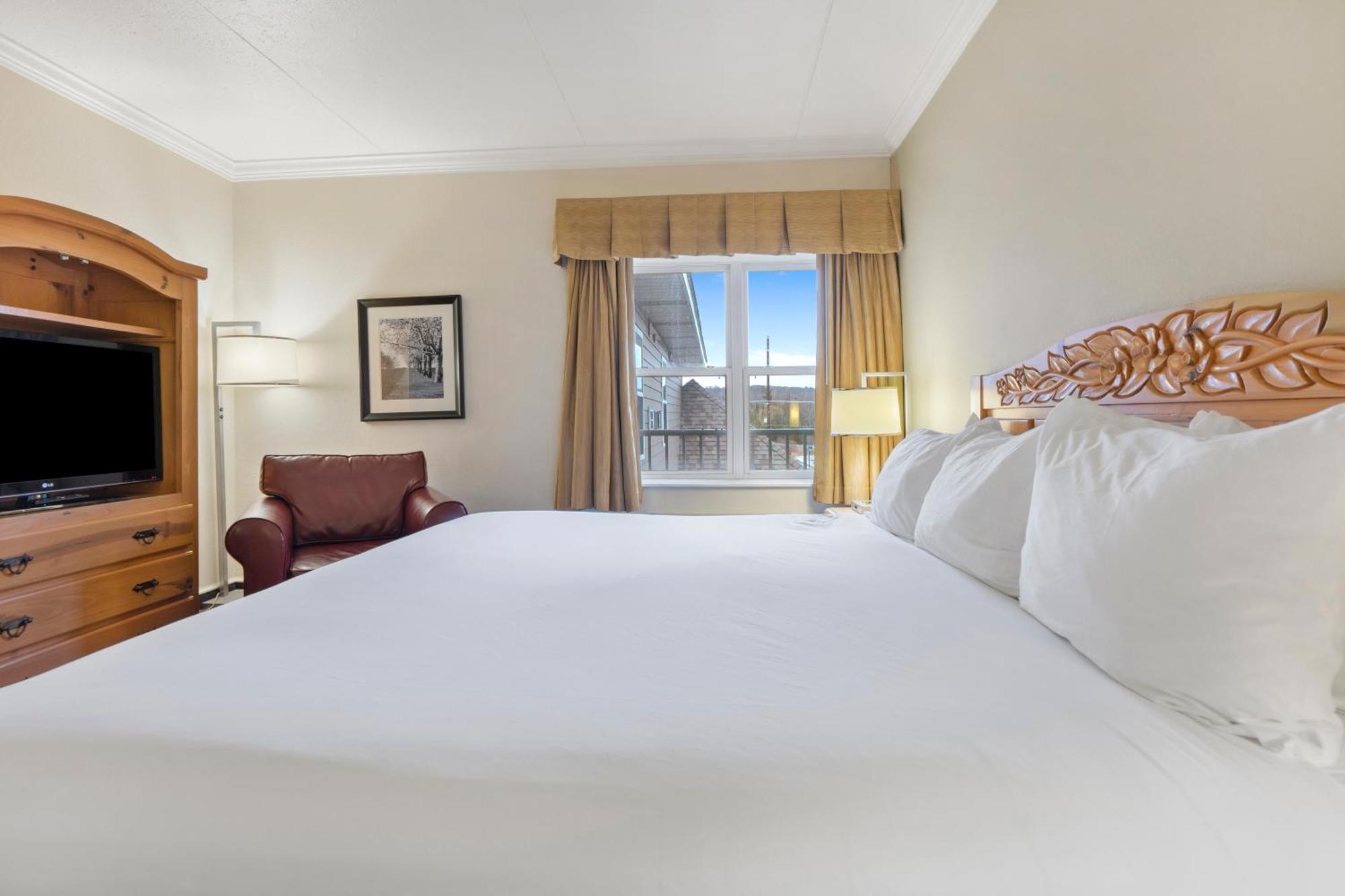 Cherry Tree Inn & Suites Траверс-Сити Экстерьер фото