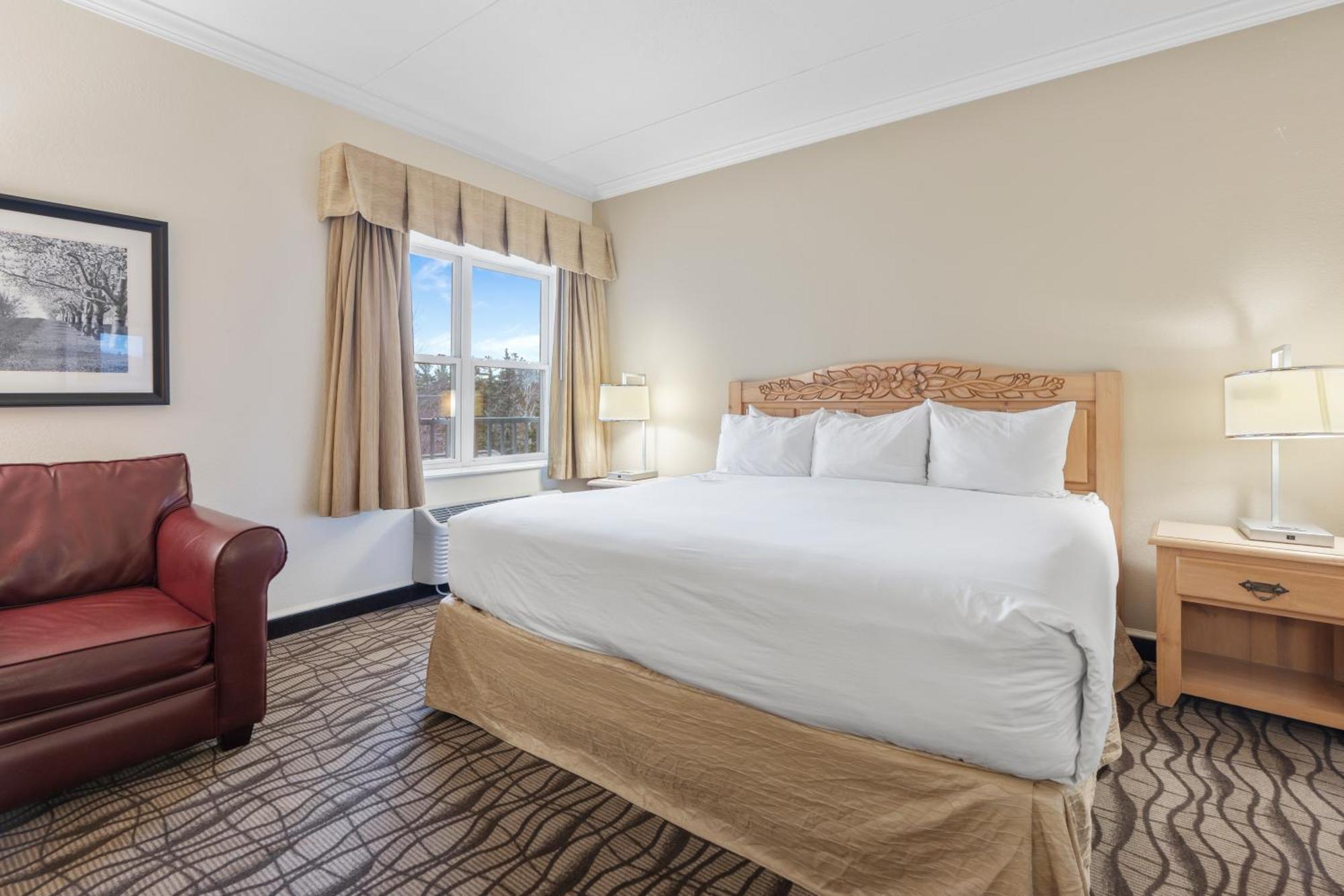 Cherry Tree Inn & Suites Траверс-Сити Экстерьер фото
