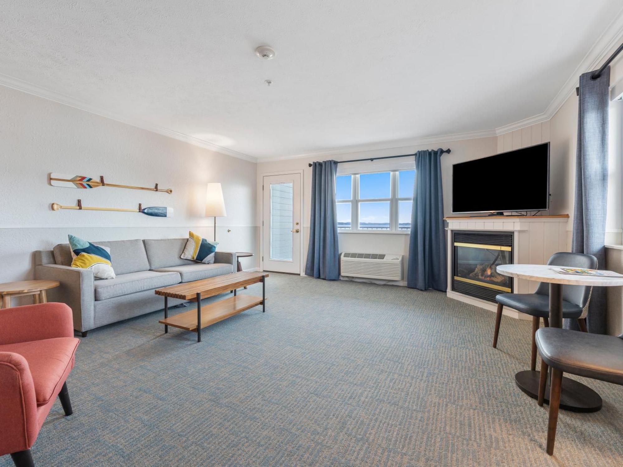 Cherry Tree Inn & Suites Траверс-Сити Экстерьер фото