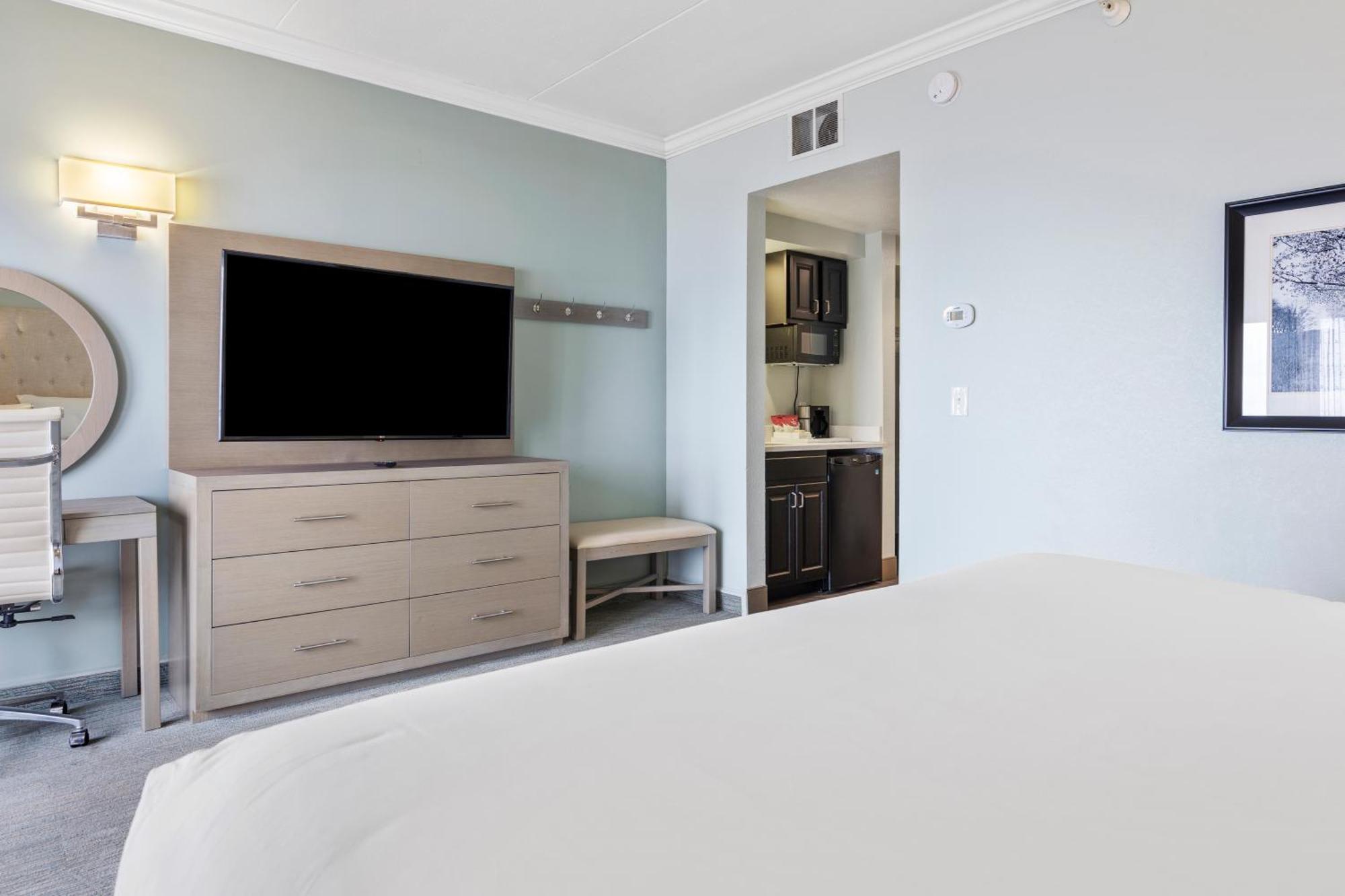 Cherry Tree Inn & Suites Траверс-Сити Экстерьер фото