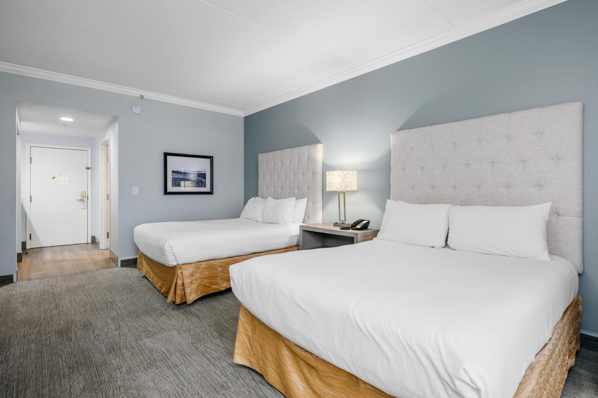 Cherry Tree Inn & Suites Траверс-Сити Экстерьер фото